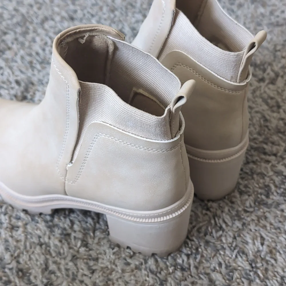 Jellypop Shelley Booties - Picture 3 of 9